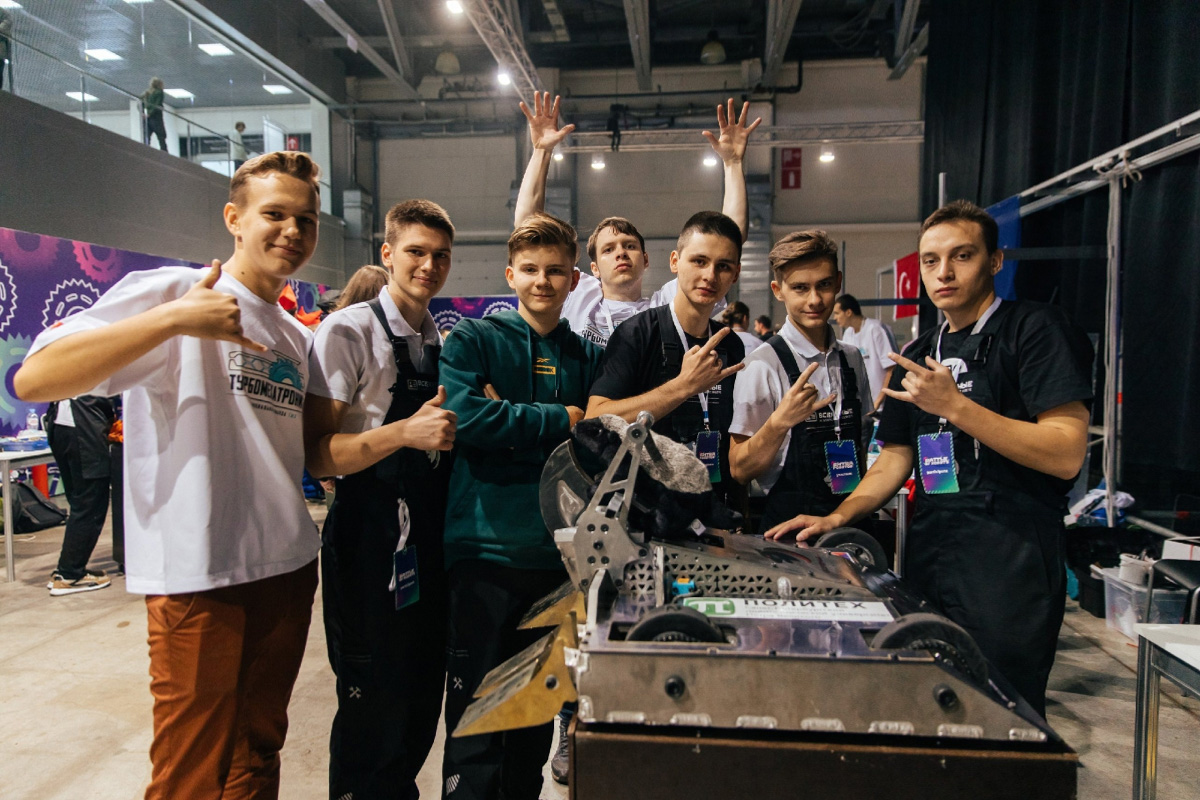 The “Omnivores” will take part in the semifinals of the international championship “Battle of the Robots” 