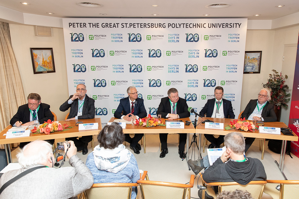 The organized press conference of the Rector of SPbPU Andrei RUDSKOI, Volker EPPING, Stefan RUDOLF, Holm ALTENBACH and Martin GITZELS caused a huge media attention and showed the general interest in the forum. 