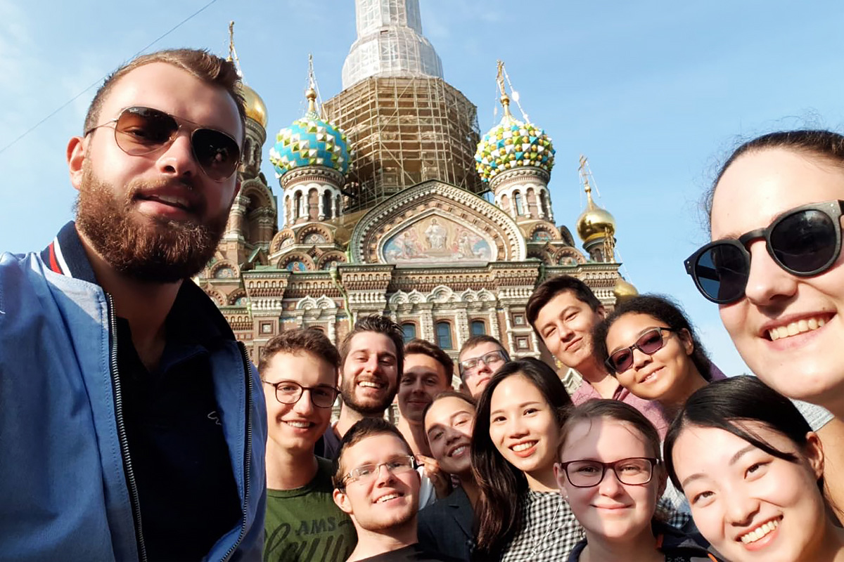 Tutors of the International Polytechnic Summer School gave visiting students excursions around St. Petersburg