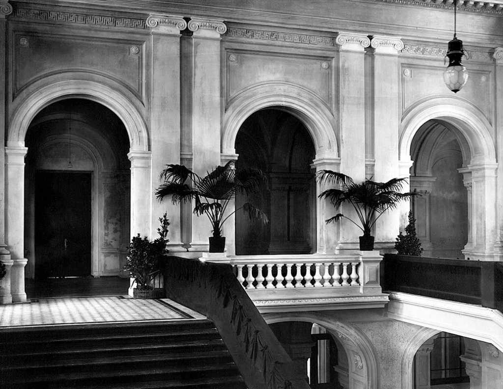 The staircase of the Main Academic Building on the opening day of the Institute opening. 1902