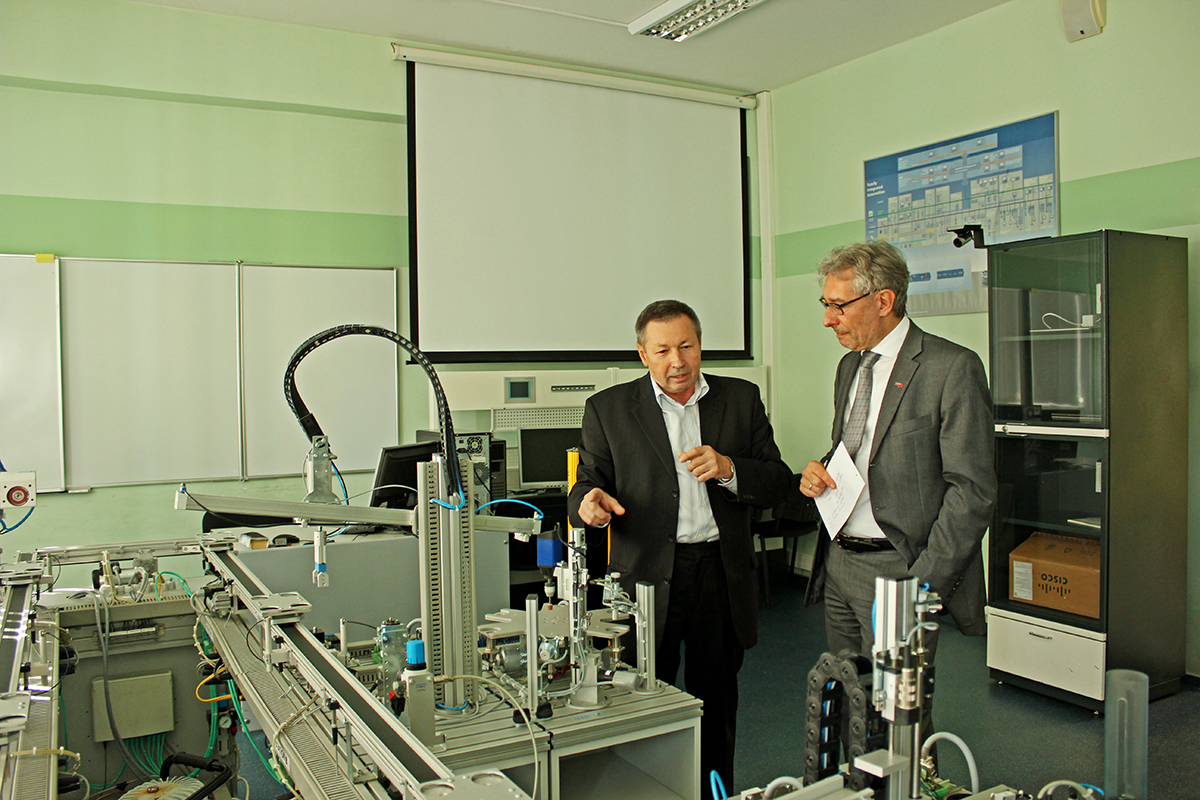 Director of the HSCMS V.P. Shkodyrev told Rudolf Pichler from TU Graz about the School’s achievements 