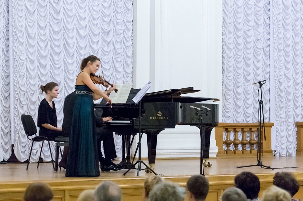 Eighteenth Century Italian Violin Sounded in White Hall