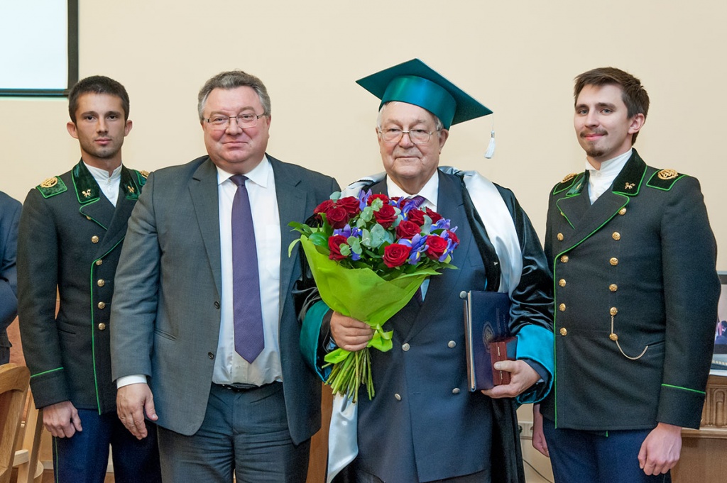 Yu.V. Gulyaev, Academician of the Russian Academy of Sciences, is an Honorary Doctor of SPbPU