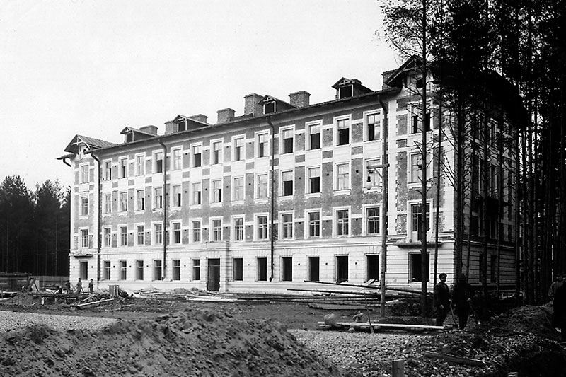 The first professors' building. 1902