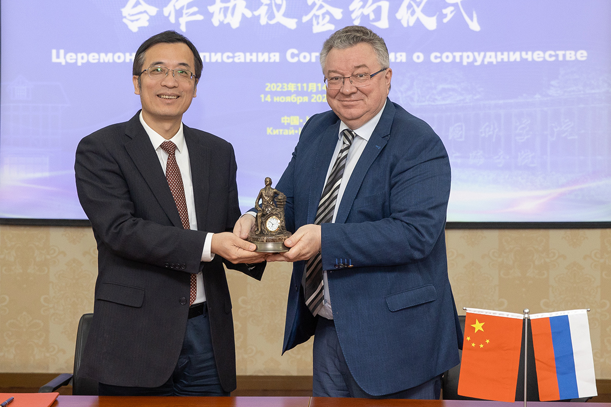 Academic fraternity: St. Petersburg Branch of the RAS concluded an agreement with colleagues from Shanghai