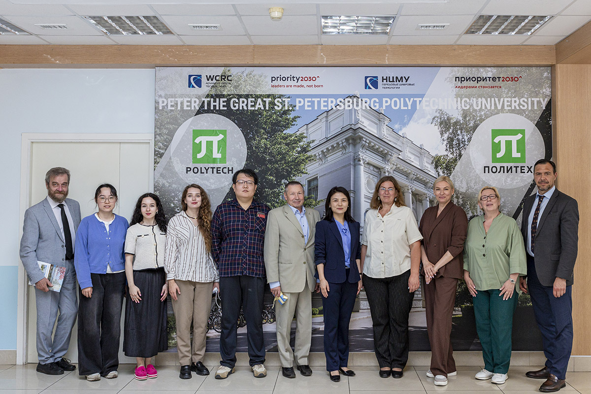 Cooperation with the “Optical Valley”: A delegation from Huazhong University of Science and Technology visited Polytechnic
