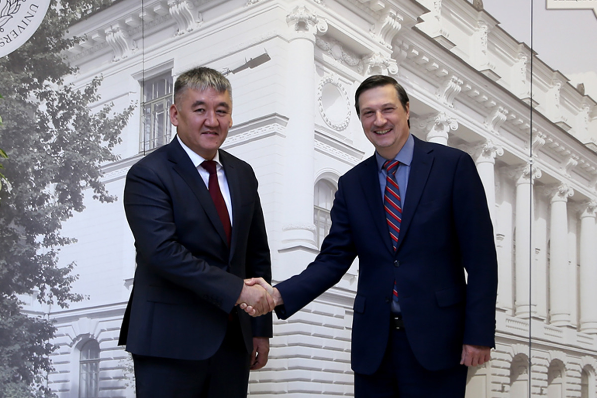 Rector of Osh State University Professor Kudaiberdi KOZHOBEKOV and Vice-Rector for International Affairs of SPbPU Professor Dmitry Arseniev Rector of Osh State University Professor Kudaiberdi KOZHOBEKOV and Vice-Rector for International Affairs of SPbPU Professor Dmitry Arseniev