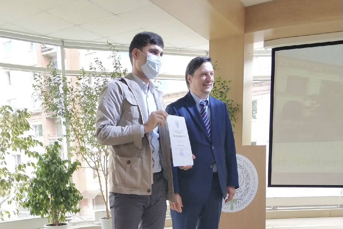 Govshut Perniyazov was congratulated on his successful completion of the university stage of the competition by Dmitry Arseniev, Vice-Rector for International Relations