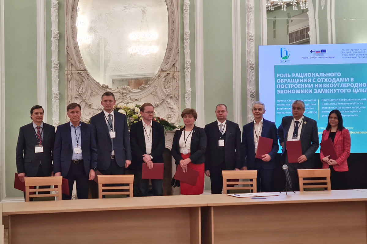 The signing ceremony of the St. Petersburg Carbon Declaration was held as a part of the international round table of the St. Petersburg Chamber of Commerce and Industry The signing ceremony of the St. Petersburg Carbon Declaration was held as a part of the international round table of the St. Petersburg Chamber of Commerce and Industry