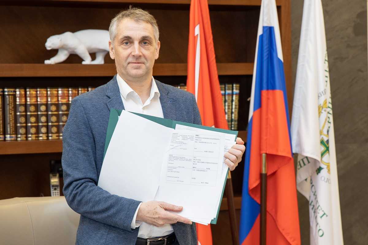 On behalf of SPbPU, the agreement on the creation of the joint Polytech-Tangshan Official Preparatory Center was signed by First Vice-Rector Vitaliy SERGEEV 
