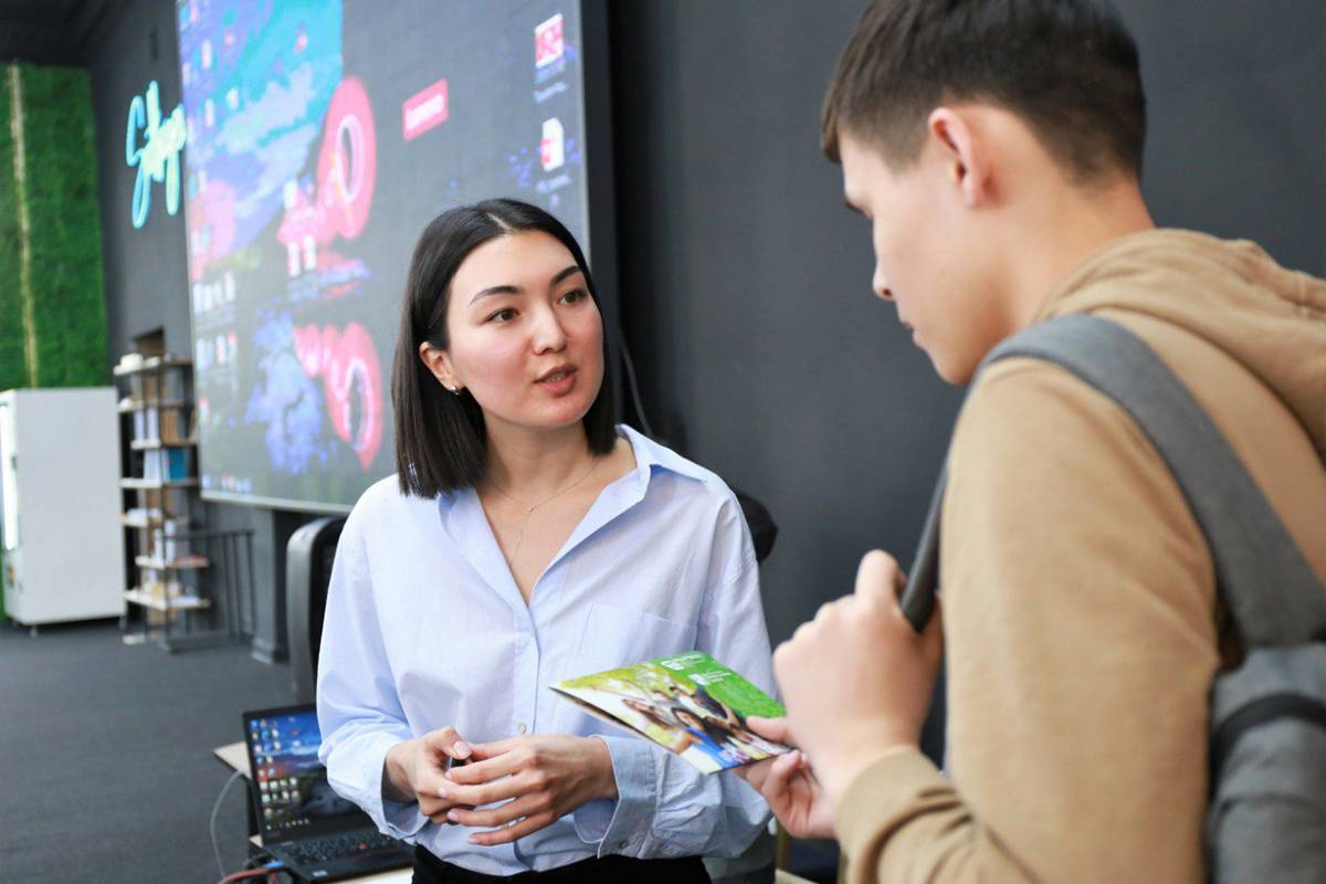 Satbayev University students asked questions about the SPbPU International Polytechnic Summer School