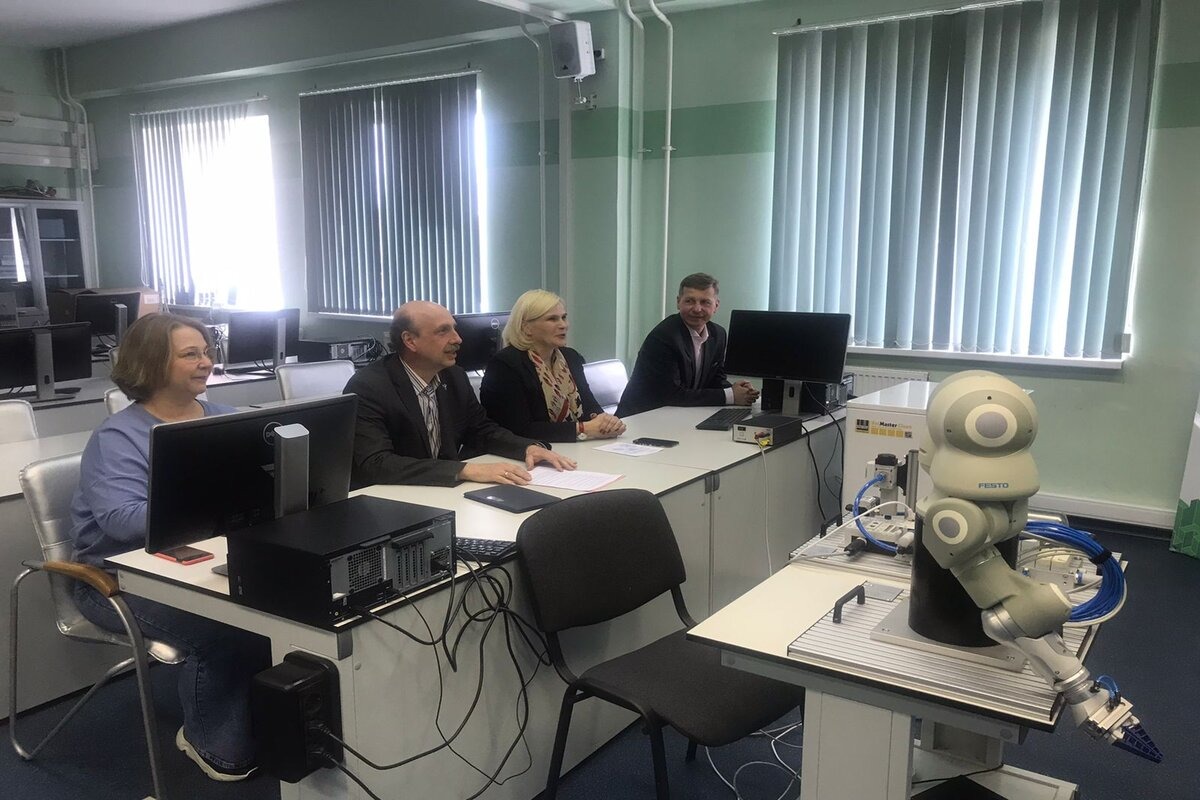 BRU Vice-Rector for Academic Affairs Natalia Volologina took part in the round table discussions organized by the Higher School of Cyber-Physical Systems and Control