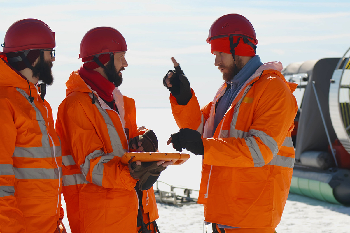 Scientists from SPbPU have created a model that makes it possible to forecast the required staffing for the development of offshore hydrocarbon fields in the Arctic