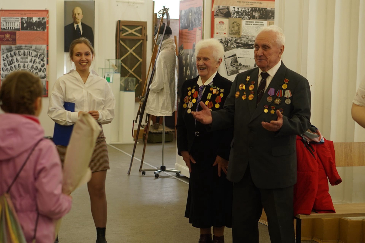 Veterans shared the stories of the war years with children Veterans shared the stories of the war years with children