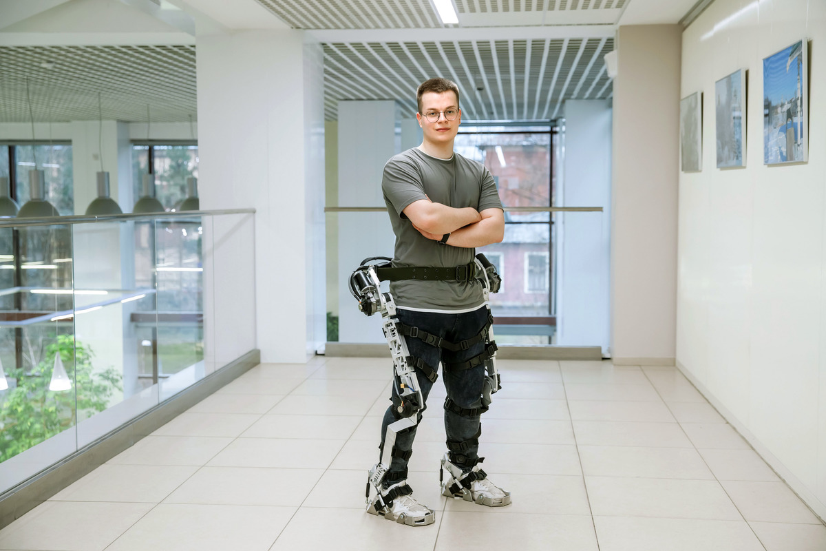 Like most "exoskeletons", the idea of the project originated with Ivan after he watched the movie "Iron Man"