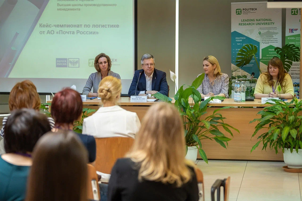 The participants of the case championship were welcomed by Maria Vrublevskaya, Head of the Executive Directorate of the Priority 2030 program, Vladimir Shchepinin, Director of IPMEiT, Olga Kalinina, Director of the Higher School of Industrial Management