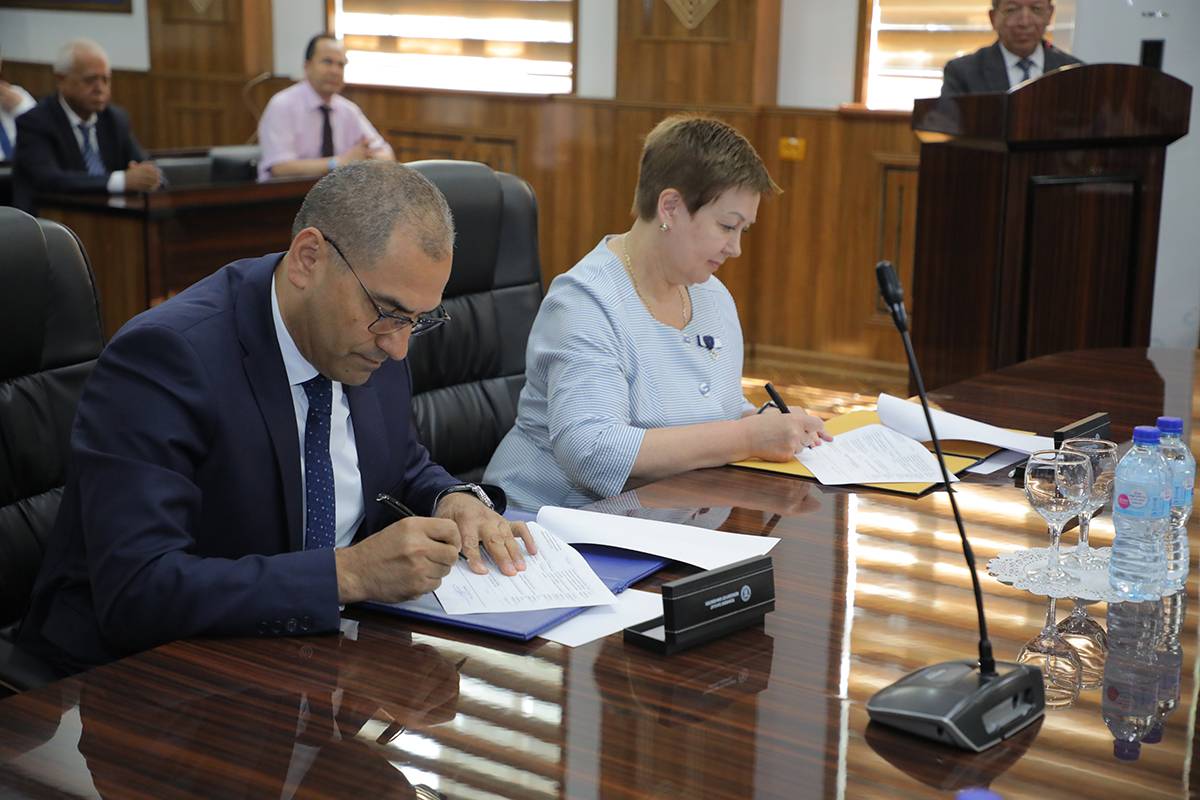 SPbPU IH Director Natalya Chicherina and TSEU Vice-Rector for Academic Affairs Mansur Eshov signed a working plan for cooperation in the humanities