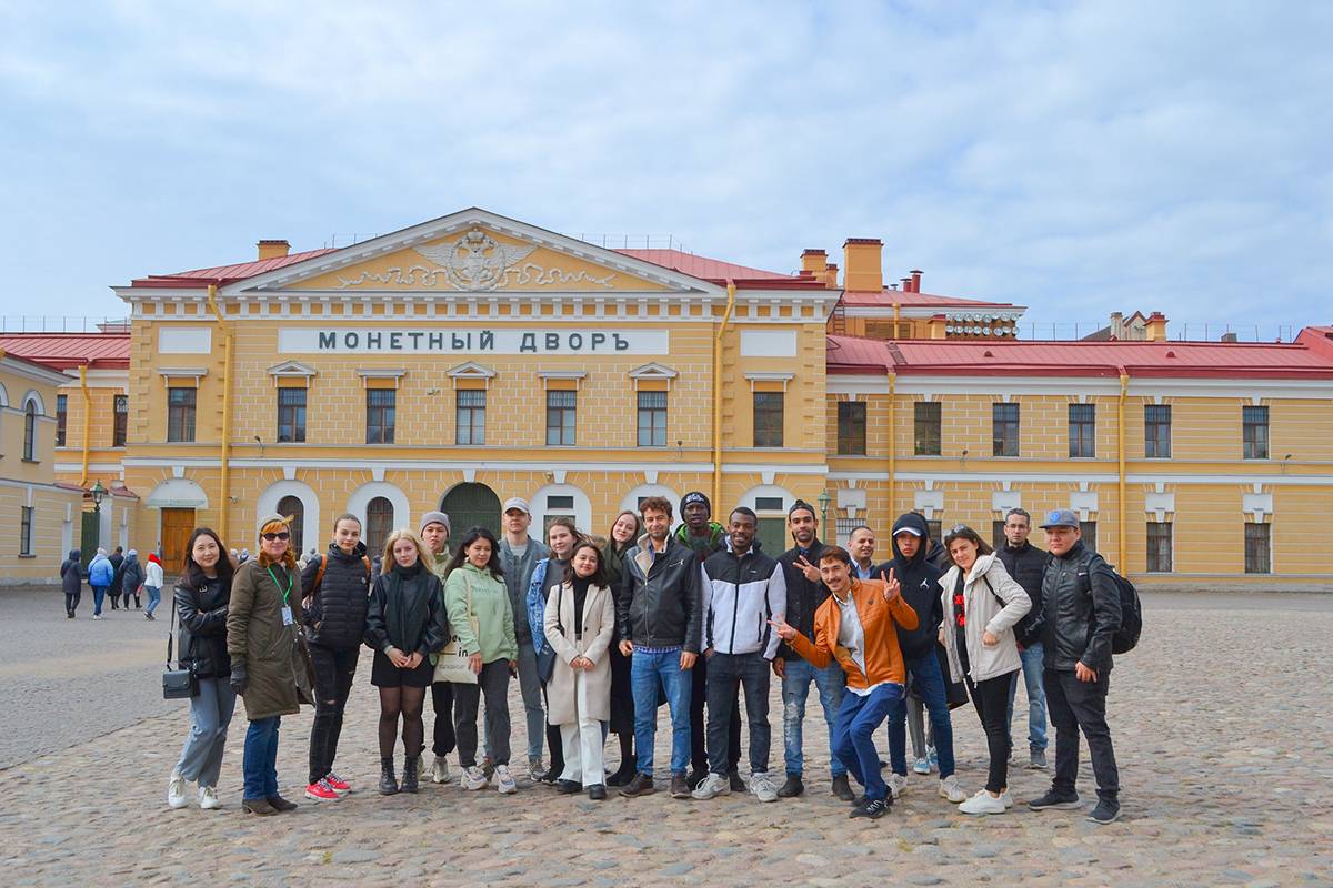 International students of SPbPU got acquainted with the sights of St. Petersburg and its suburbs