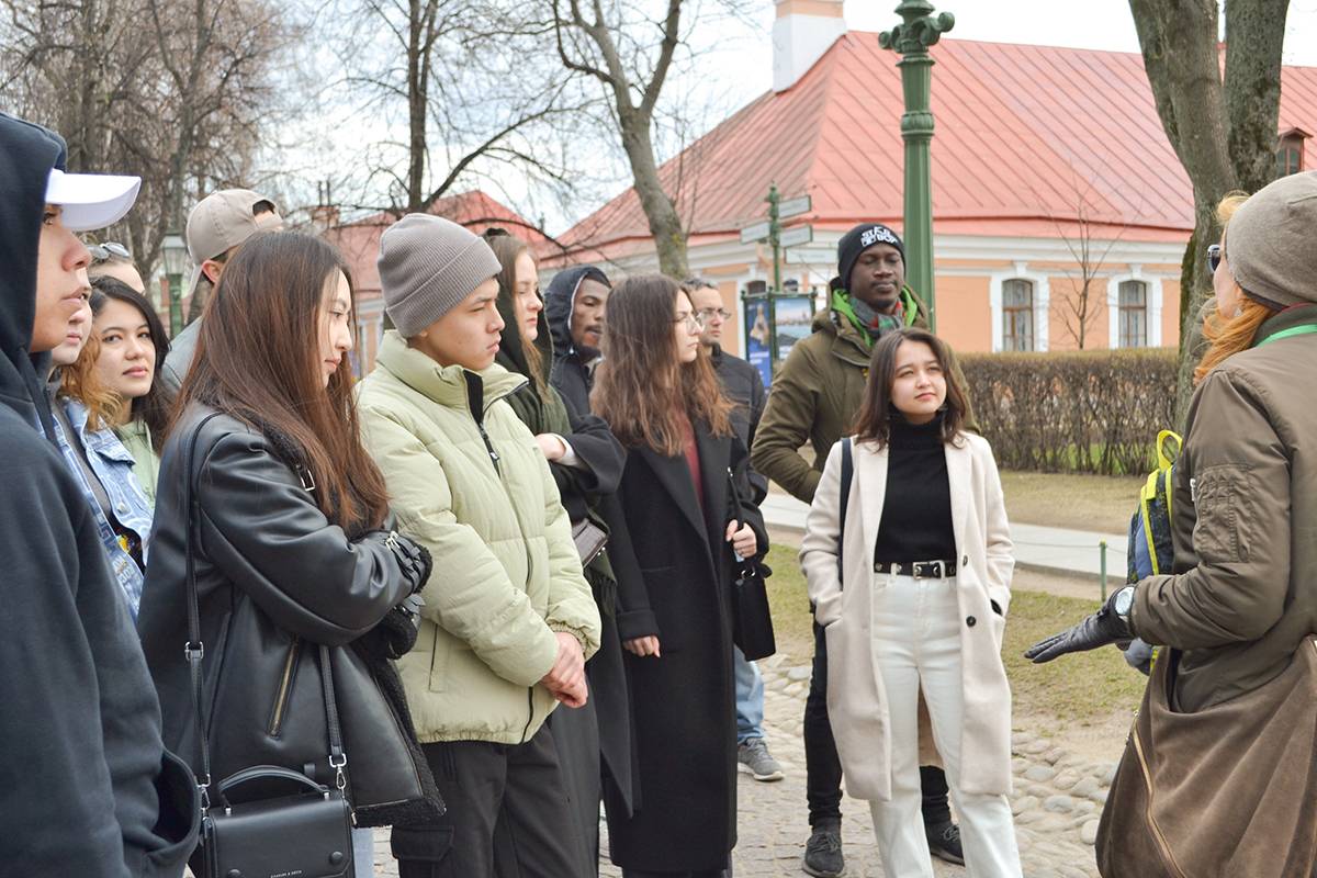 A fascinating excursion program was organized for international students of SPbPU
