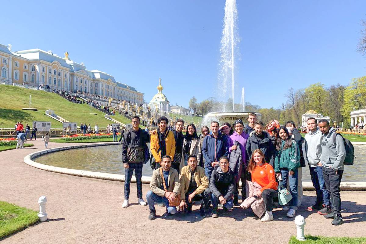 The series of tours ended with a trip to Peterhof