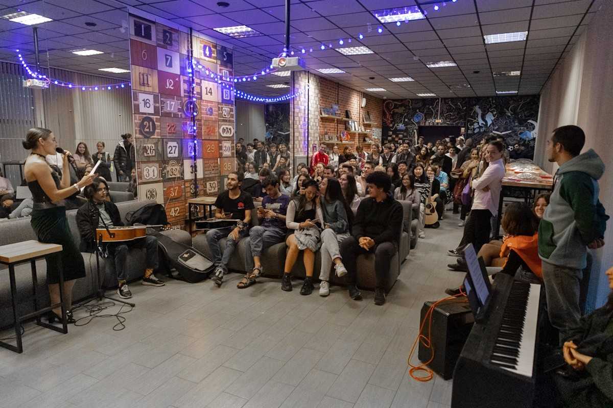 The participants sang songs, played musical instruments and performed national dances