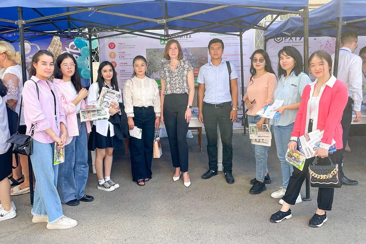 SPbPU booth at the “Russian Education” fair in Uzbekistan was visited by more than 400 Uzbek students and schoolchildren