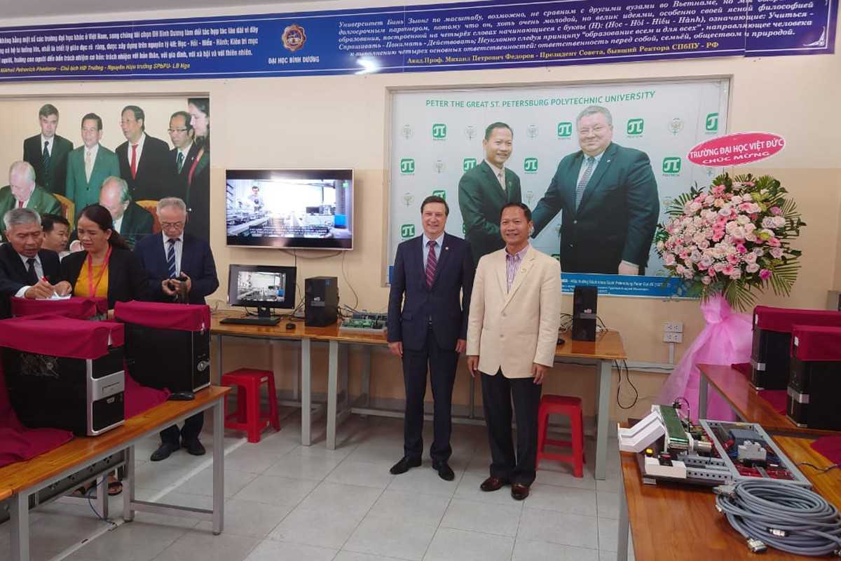 The opening ceremony of the “Smart Systems and Smart City” laboratory joint with SPbPU was held at the site of Binh Duong University