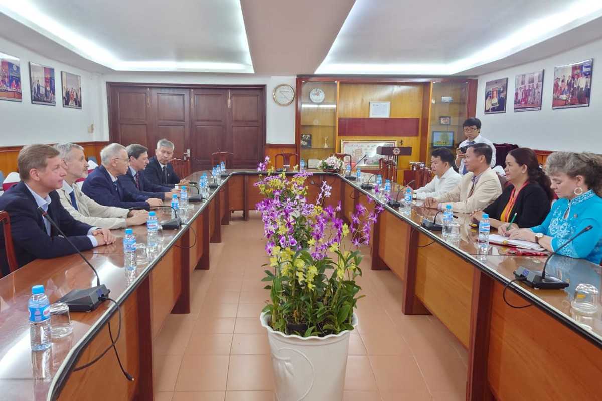 As part of the BDU anniversary events, the SPbPU delegation took part in negotiations with the Rector of Binh Duong University and the Binh Duong provincial leadership.
