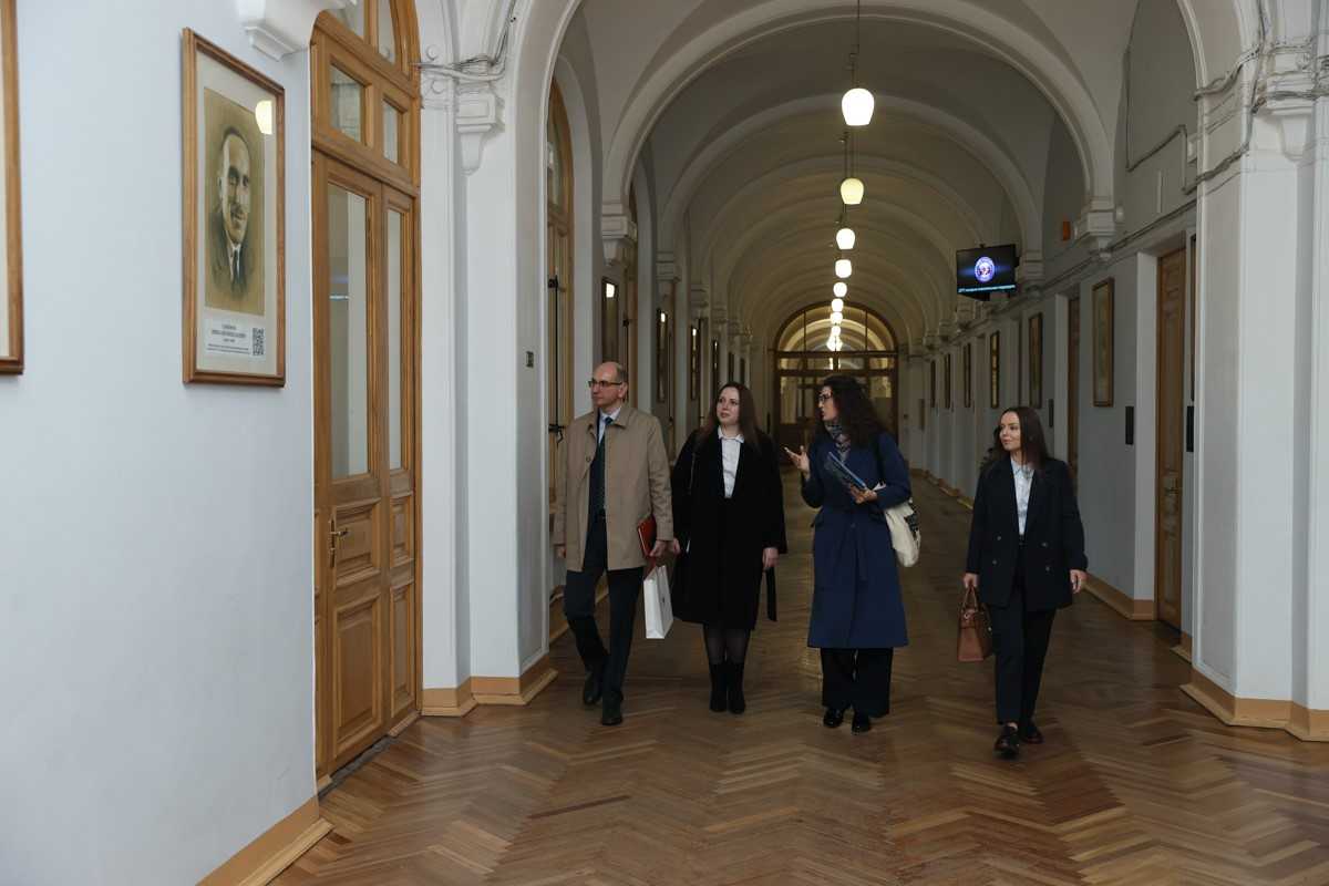 The acquaintance of the Consul General of the Republic of Turkey in St. Petersburg Ozgun Talu with Polytechnic University began with a visit to the Main Building of the University