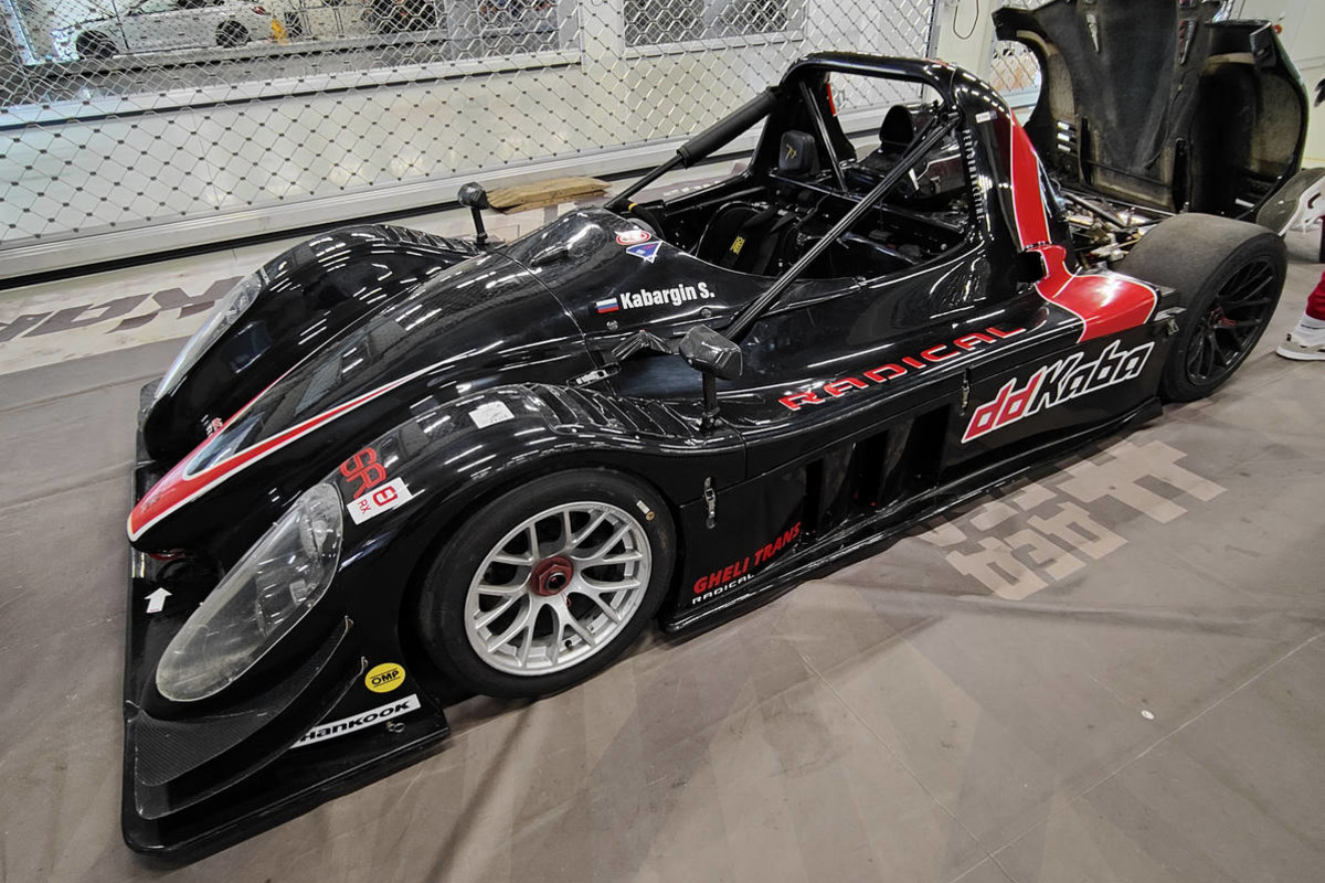 Sports car Radical SR3