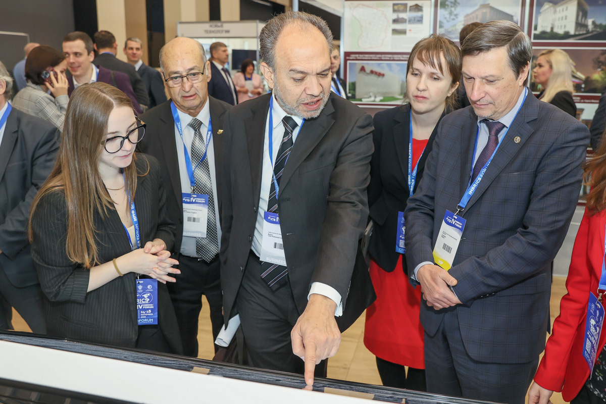 Rector of the Tabbin Institute for Metallurgical Studies (Egypt), Professor Taha Mattar and SPbPU Vice Rector for International Affairs, Dmitry Arseniev at the booth of SPbPU