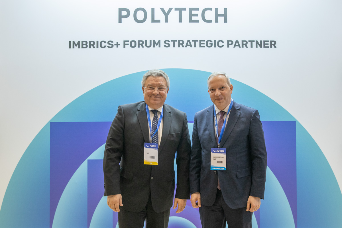 Andrei Rudskoi and Mikhail Sverdlov, Chairman of the Forum Organizing Committee, visited the booth of SPbPU. 