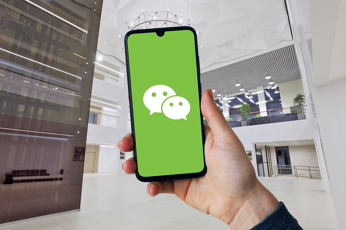 SPbPU has officially joined the WeChat ecosystem. Photo source https://www.freepik.com/free-vector/isolated-right-hand-with-smartphone_18219037.htm