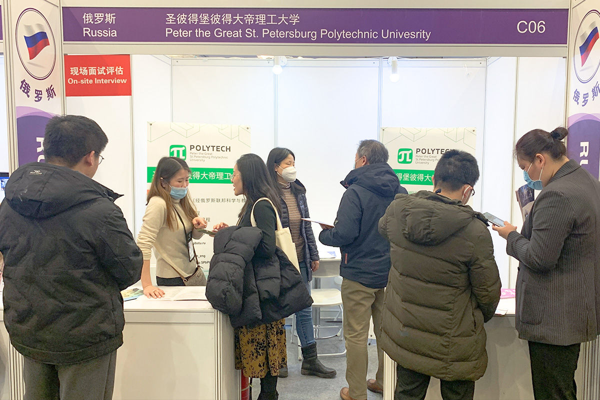 There were long lines to the SPbPU mount at the China Education Expo 
