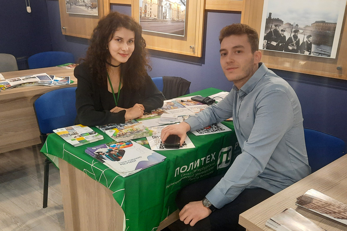 Albina Bakurina, Leading Specialist of the Department for Work with Foreign Students of SPbPU, and SPbPU student from Turkey Bolcek Ahmetcan 