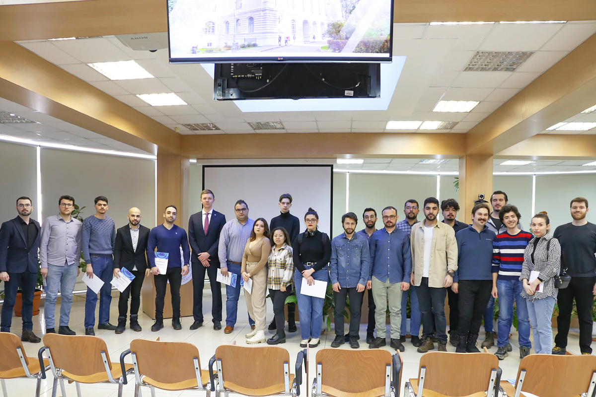 More than 50 Polytechnic students from different countries participated in the collection of humanitarian aid 