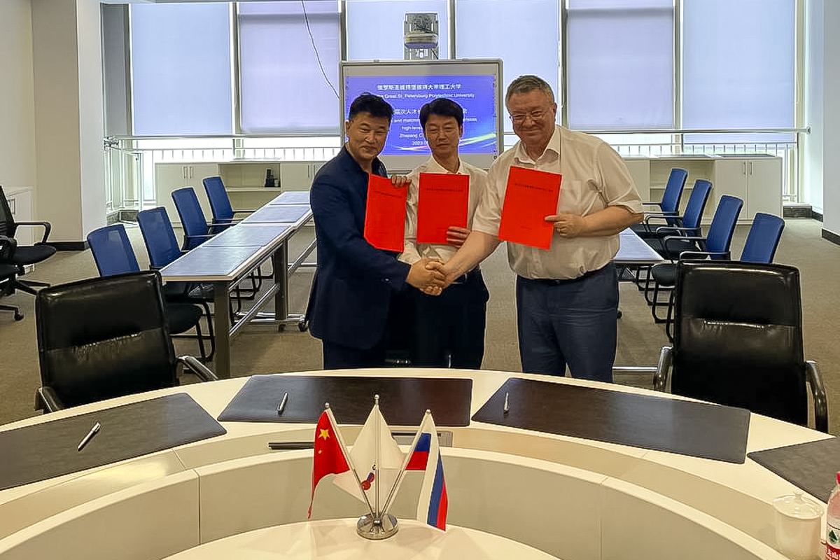 Signing of the Agreement on the Establishment of the Research and Education Center for Additive Technologies between Peter the Great St. Petersburg Polytechnic University, Zhejiang Cahngxing CHN-RUS New Energy and Material Technology Research Institute Co.