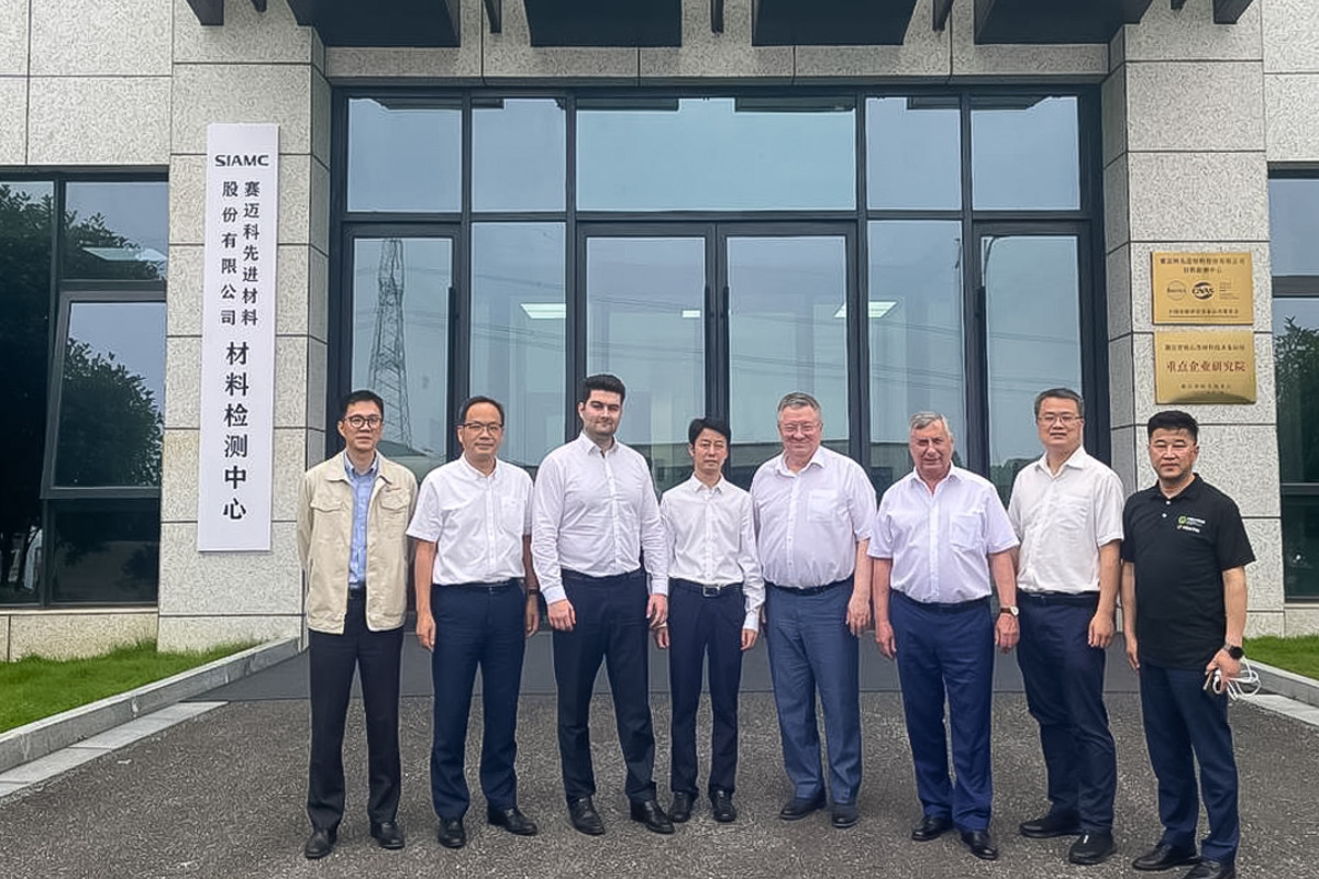 The Russian delegation at SIAMC, a leading manufacturer of graphite products