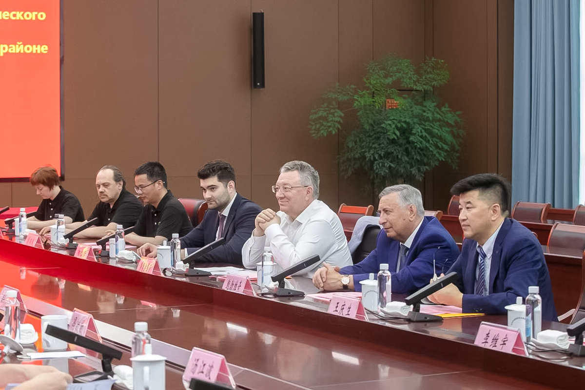 An agreement was signed on the establishment of a research and education center for “Smart Materials and Intelligent Technologies” in Hangzhou City