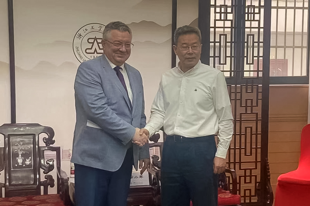 Rector of SPbPU A.I. Rudskoi and Rector of Zhejiang Technical University Li Xiaonian
