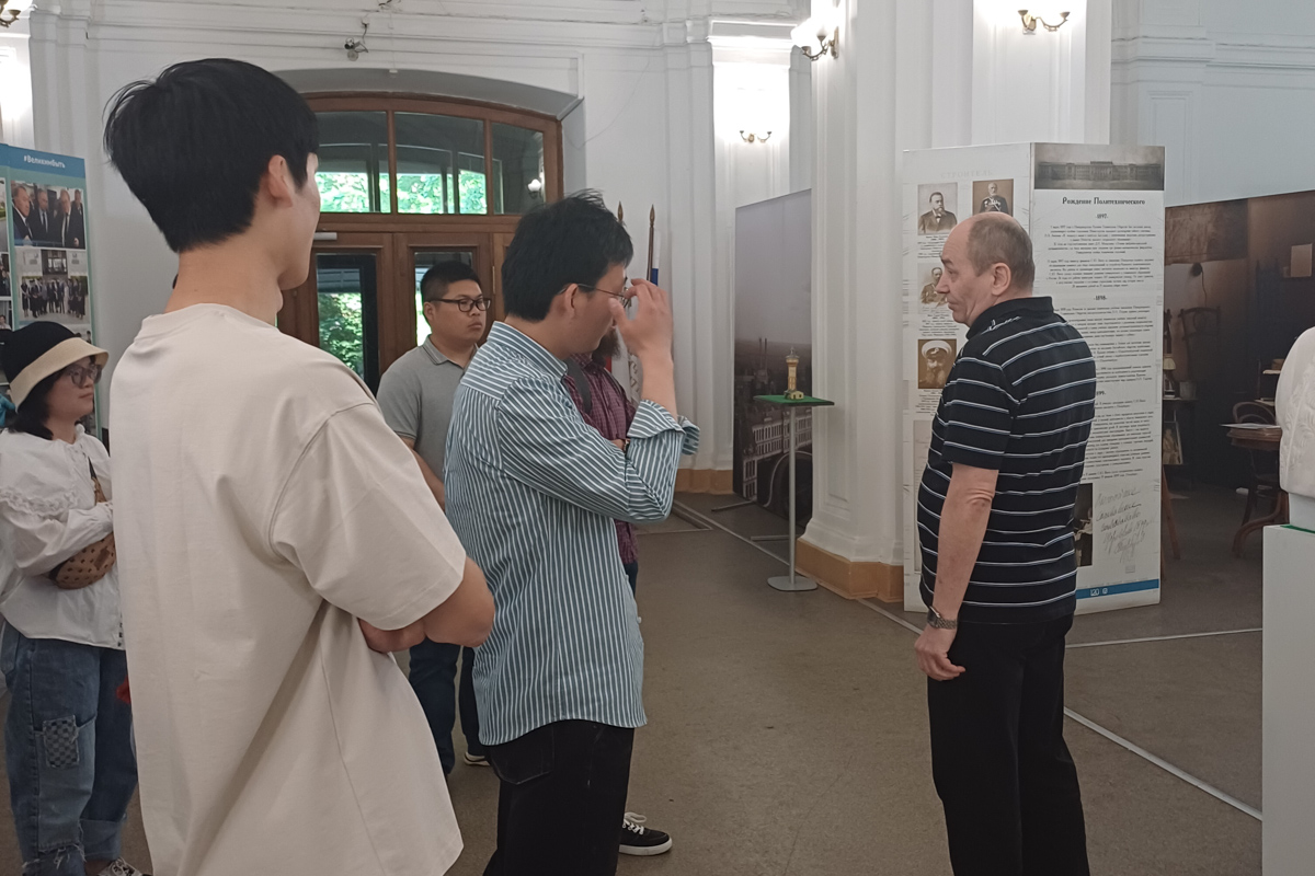 The tours and lectures aroused the keen interest of the international graduate students who visited the museum The tours and lectures aroused the keen interest of the international graduate students who visited the museum