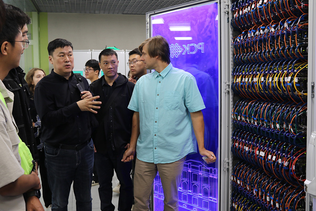 The delegation visited the Supercomputer Center 