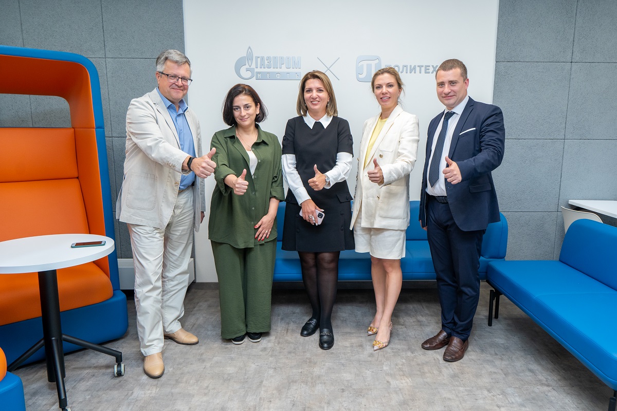 Irina Rudskaya presented the achievements of the Gazprom Neft Center to the guests