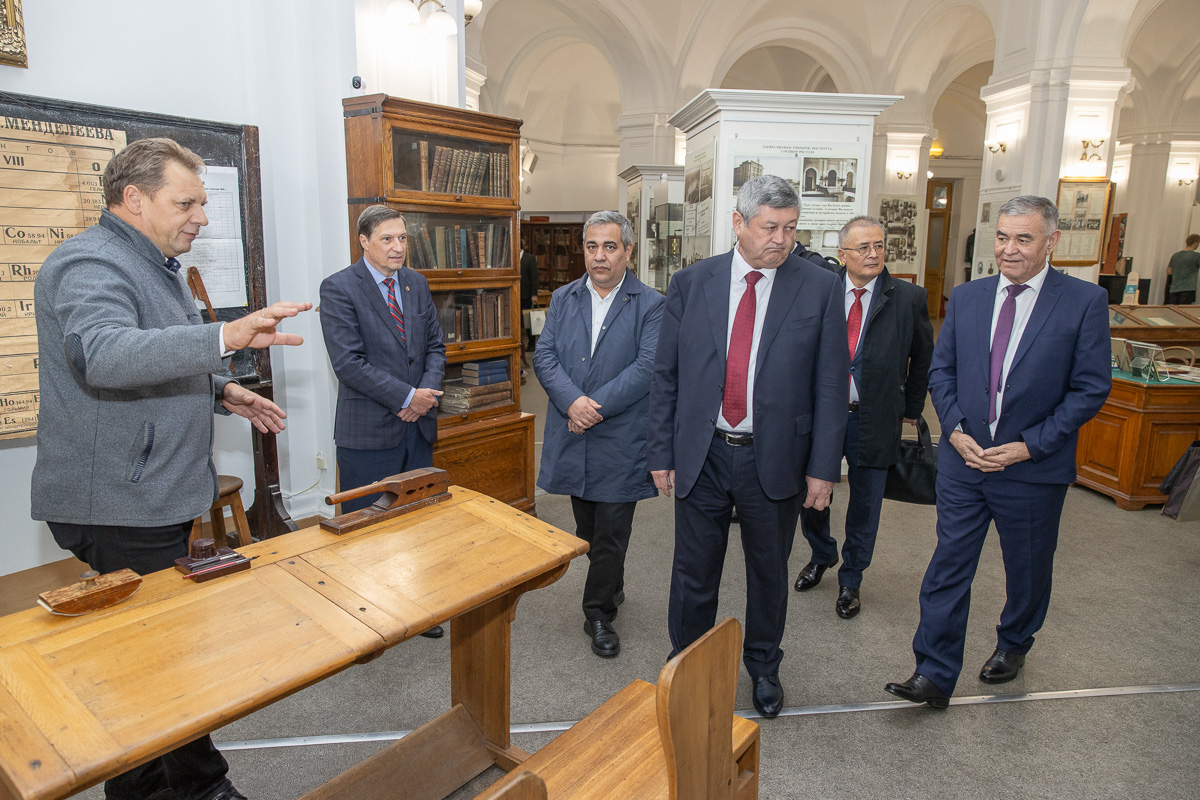 IBC Director Alexander Plemnek presented the functionality of the integrated library system IBC Director Alexander Plemnek presented the functionality of the integrated library system