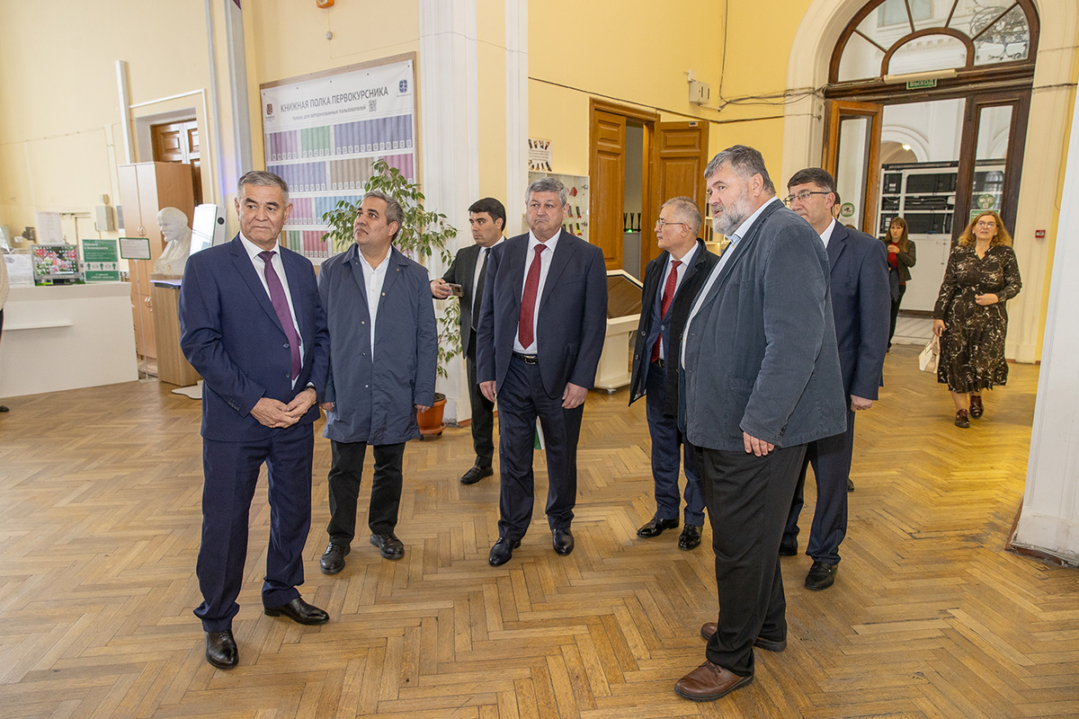 The guests saw the scientific achievements and engineering competences of Polytechnic University The guests saw the scientific achievements and engineering competences of Polytechnic University