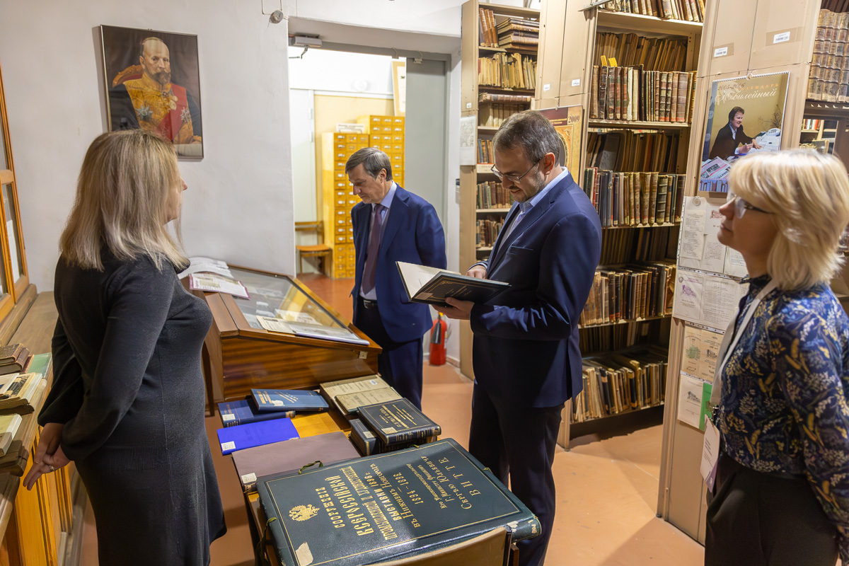 A visit to the Rare Book Fund of the IBC was of great interest