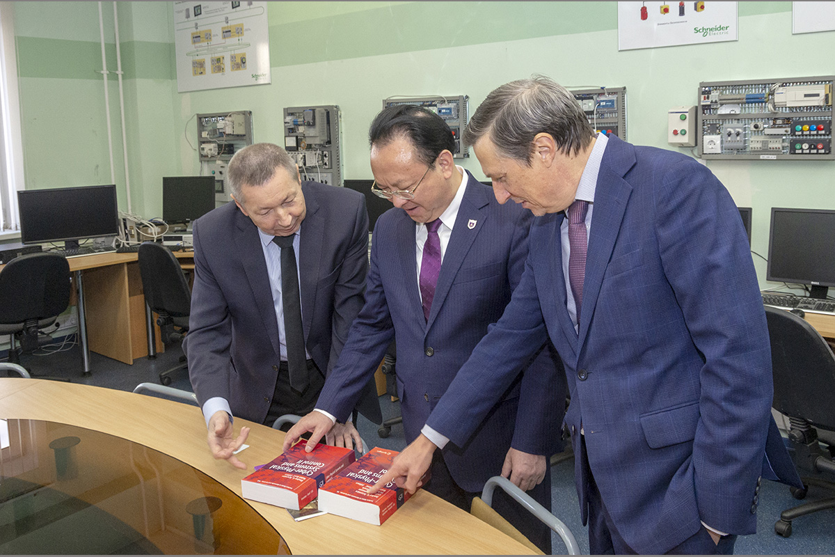 The guests visited the “Mathematical Modeling and Intelligent Control Systems” complex