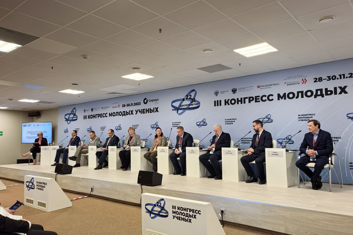 Discussion on “Attracting foreign youth to Russian science” (photo.roscongress.org)