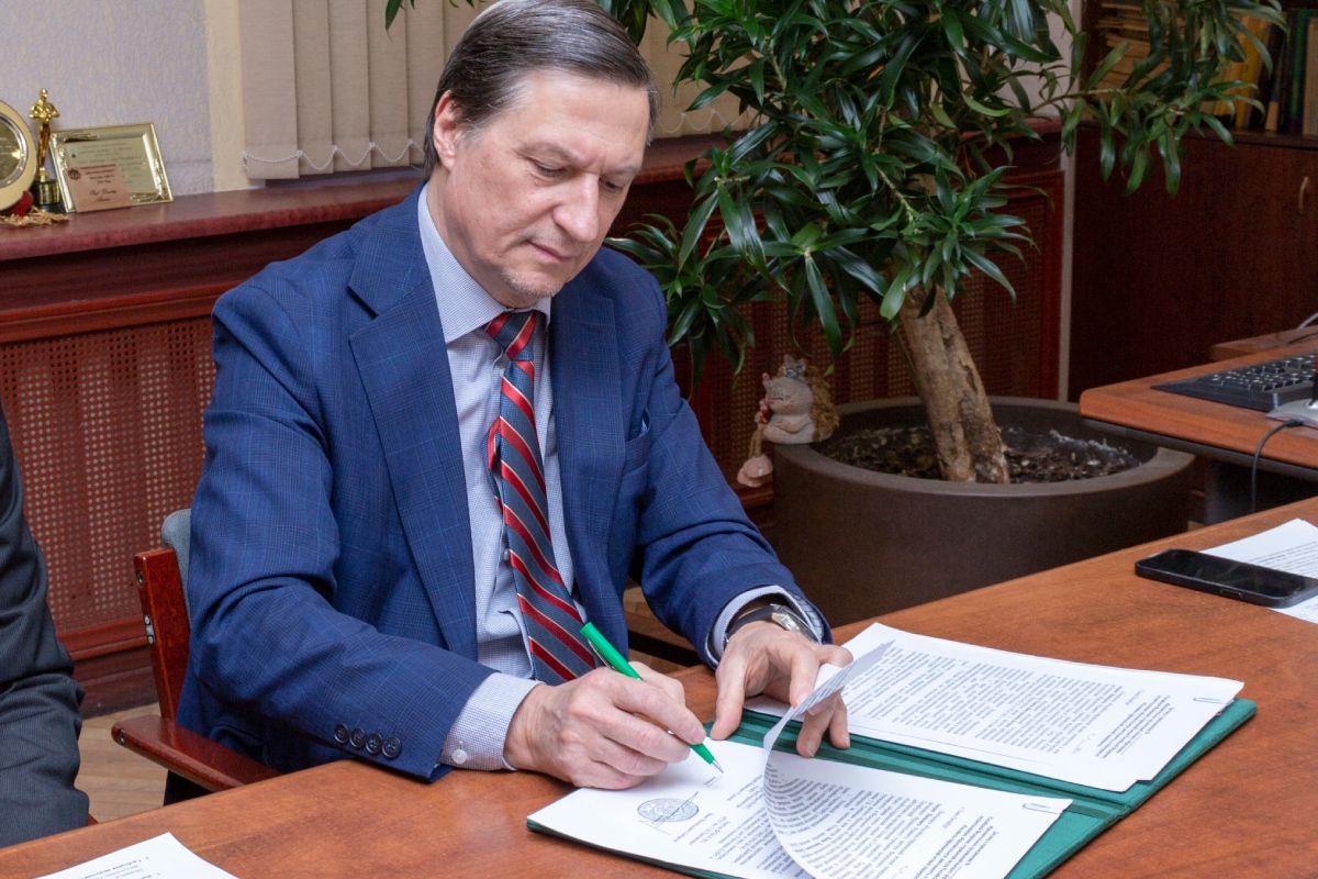 Dmitry Arseniev signed an agreement on new participants joining RAFU Dmitry Arseniev signed an agreement on new participants joining RAFU