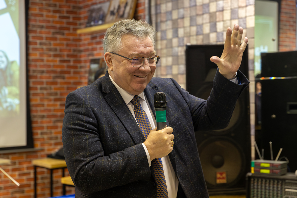 Rector Andrei Rudskoi presented Interclub with a gift Rector Andrei Rudskoi presented Interclub with a gift
